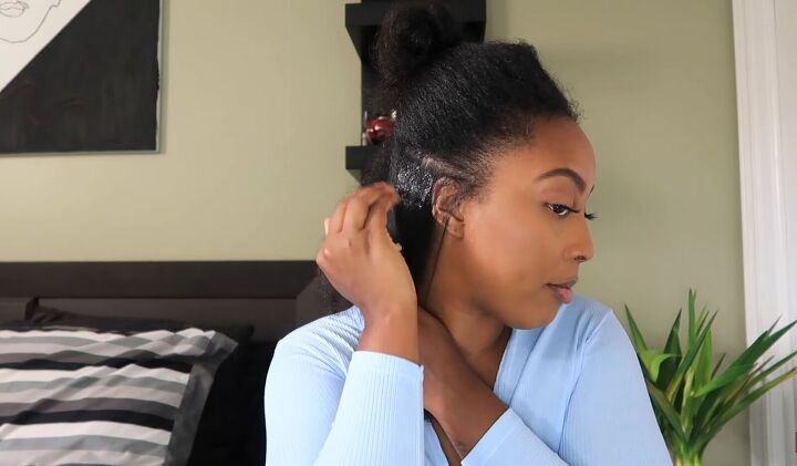 how to do a simple sleek low ponytail with a weave on natural hair, Applying gel to hair
