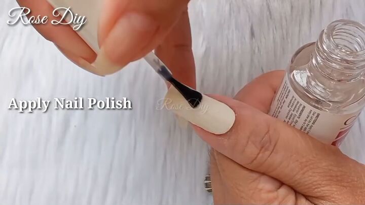 How to Make Strong Fake Nails Out of Masking Tape & Nail Glue | Upstyle How to Make Strong Fake Nails Out of Masking Tape & Nail Glue | Upstyle