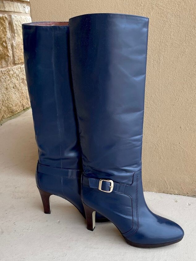 yeni bir görünüm için mahvolmuş botları sprey boyayla boyamak