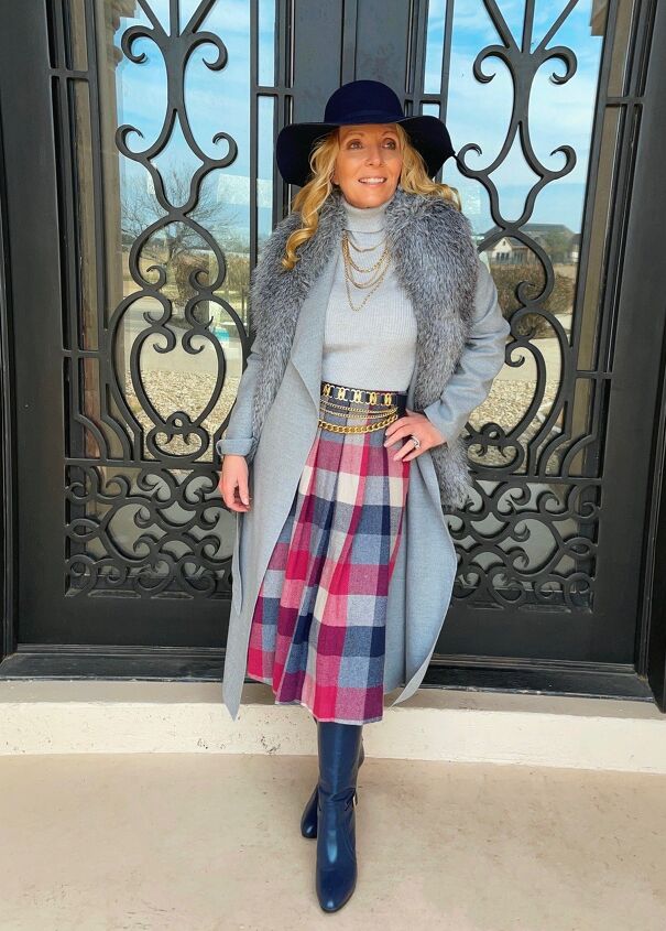 yeni bir görünüm için mahvolmuş botları sprey boyayla boyamak