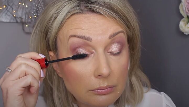 get ready for romance with this glam valentine s day makeup tutorial, Applying mascara to the eyelashes
