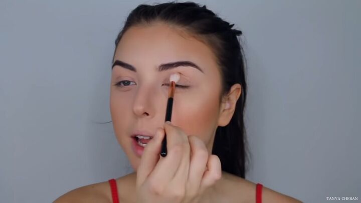 how to do effortlessly sexy red valentine s day makeup, Using bronzer as eyeshadow