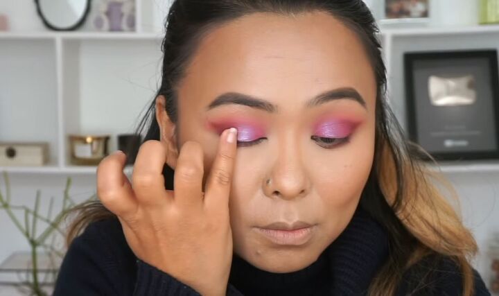 get ready for love with this glamorous pink valentines makeup look, Applying blue and shimmer eyeshadows