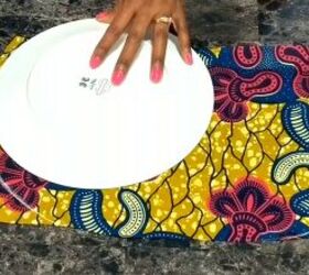 how to make a cute travel bag from scratch in 6 simple steps, Tracing around a dinner plate for the curve