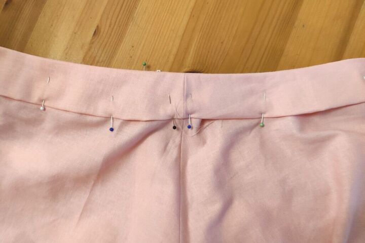 appliqued rose skirt with a scalloped hem