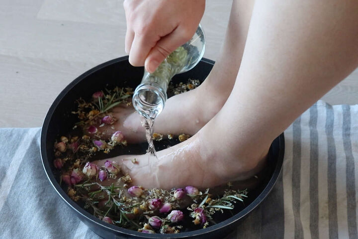 diy foot bath with herbs