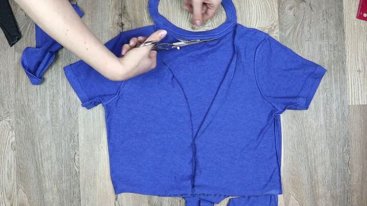 5 ways to make a diy crop top from a t shirt easy no sew tutorial, Cutting the t shirt collar at the back