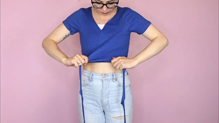 5 ways to make a diy crop top from a t shirt easy no sew tutorial, Tying the DIY wrap crop top