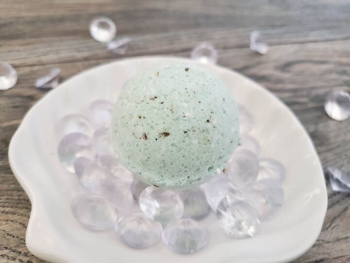 Easy DIY Eucalyptus Bath Bombs | Upstyle