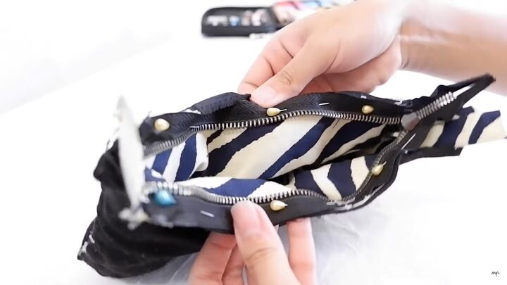 how to make a cute diy baguette bag out of an old skirt, Attaching a zipper to the DIY baguette bag