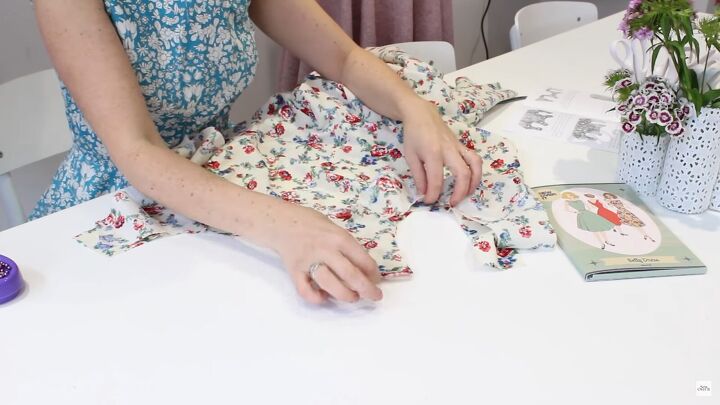 6 simple steps to sewing neck and armhole facing perfectly, Pinning and aligning the seams