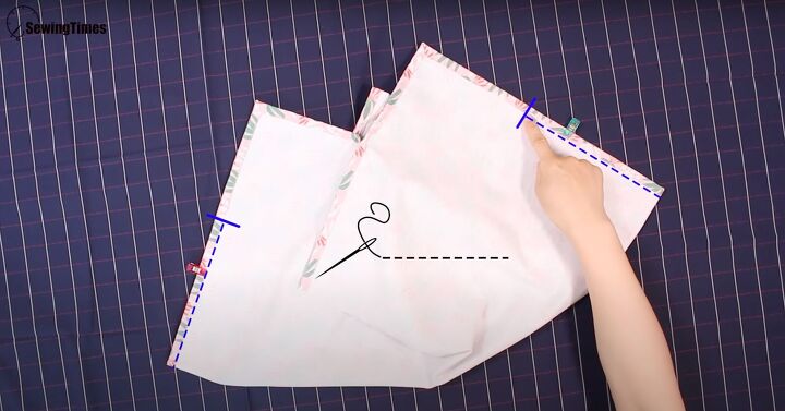 how to make shoulder bags at home easy step by step sewing tutorial, Sewing the seams from the fold upward