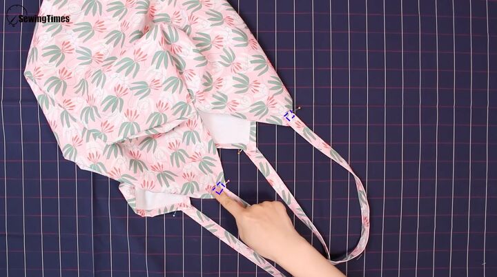 how to make shoulder bags at home easy step by step sewing tutorial, Pinning the straps to the corners