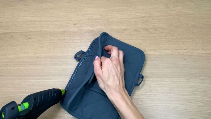 how to make a no sew diy crossbody bag out of dollar tree potholders, DIY crossbody bag tutorial