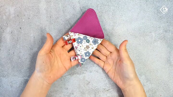 How to Make a Cute DIY Triangle Pouch For Coins, Earphones & More | Upstyle