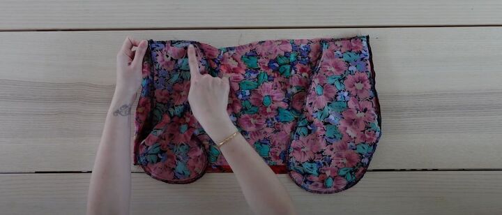 how to make a cute two piece set from an old dress pants, Sewing the pockets into the skirt
