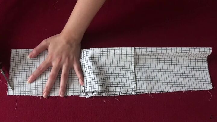 how to make a simple diy fabric clutch bag, Rounding the corners
