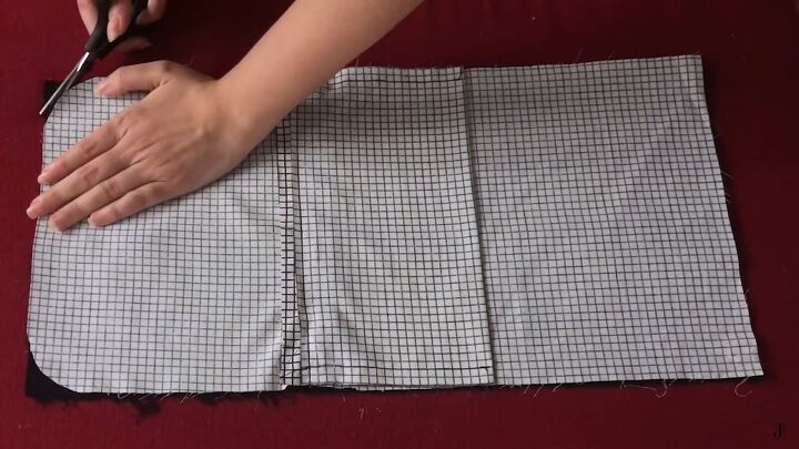 how to make a simple diy fabric clutch bag, Cutting the corners