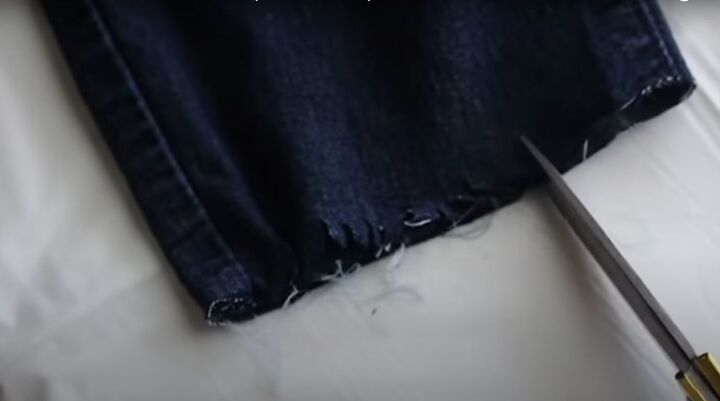 diy frayed hem jeans how to fray jeans with just scissors a comb, How to make frayed jeans