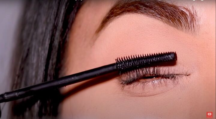 how to stop mascara from smudging easy makeup tips tricks, How to apply mascara to prevent smudging