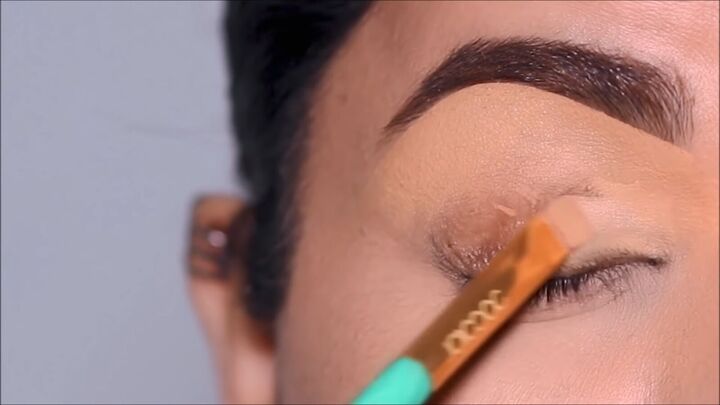 why puppy eyeliner works for hooded eyes how to do it, Applying concealer to the eyelid