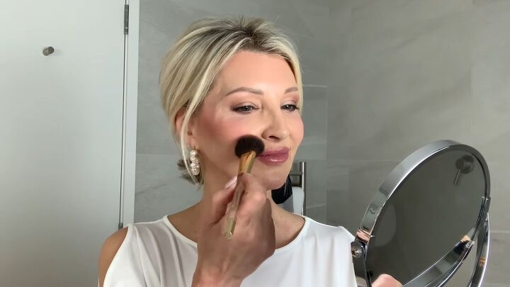 how to apply blusher on an older face using the 2 finger technique, Applying blush to the apple of cheeks