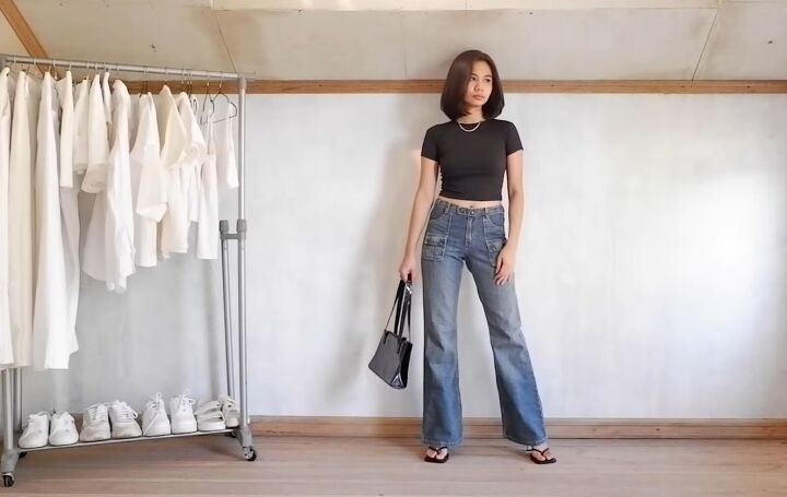 22 basic neutral outfits that still look stylish in 2022, Neutral outfit with low rise jeans