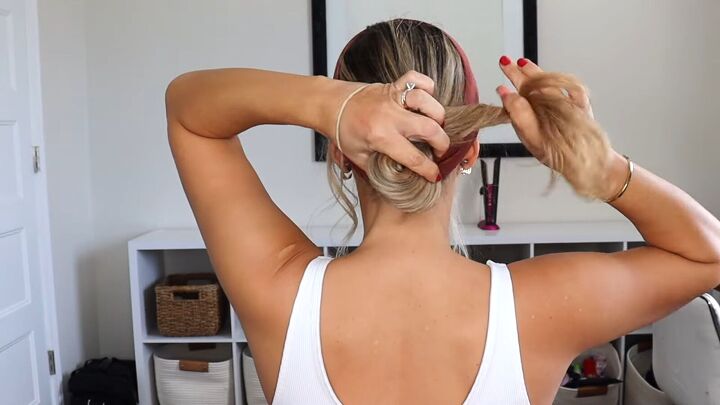 5 easy super cute headband hairstyles for medium to long hair, Wrapping the ends around fingers
