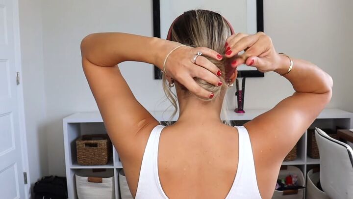 5 easy super cute headband hairstyles for medium to long hair, Wrapping the ends of the bun in place