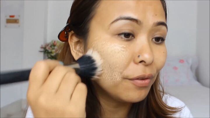 how best to apply liquid foundation with a brush sponge or fingers, How to apply liquid foundation with a stippling brush