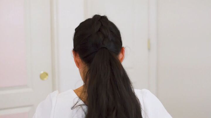 4 easy braided hairstyles for beginners, Doing a Dutch braid on hair
