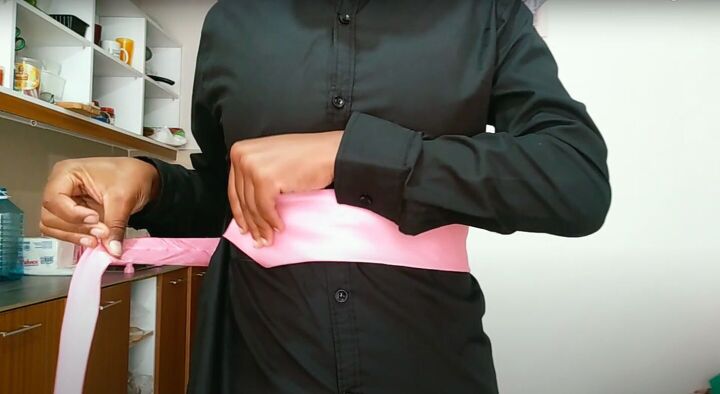 how to tie a shirt dress belt Style tip.Ladies here is a great way on how to tie a self belt into a knot that is flat and neat. #howto #howtotieaprettyknot #belthack #belt beltit