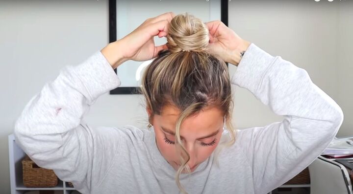 4 Quick, Easy & Cute 1-Minute Hairstyles For When You're in a Rush | Upstyle 4 Quick, Easy & Cute 1-Minute Hairstyles For When You're in a Rush | Upstyle
