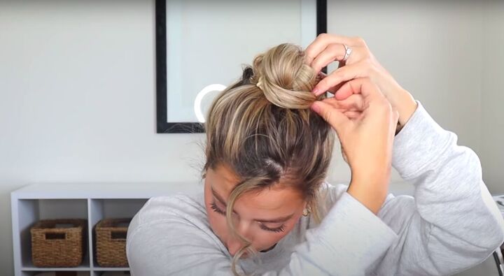 4 quick easy cute 1 minute hairstyles for when you re in a rush, Securing the bun with bobby pins