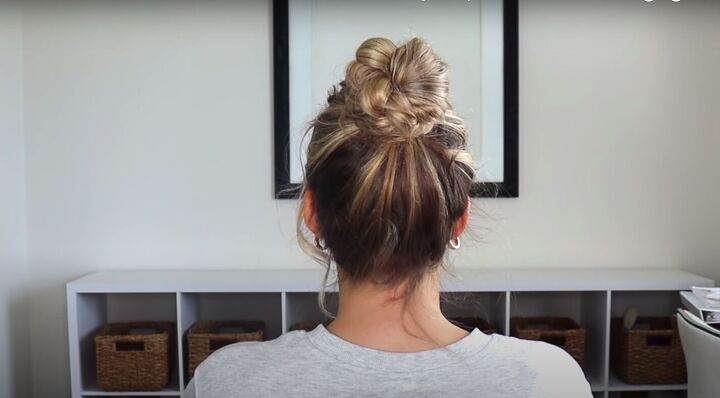 4 Quick, Easy & Cute 1-Minute Hairstyles For When You're in a Rush | Upstyle 4 Quick, Easy & Cute 1-Minute Hairstyles For When You're in a Rush | Upstyle