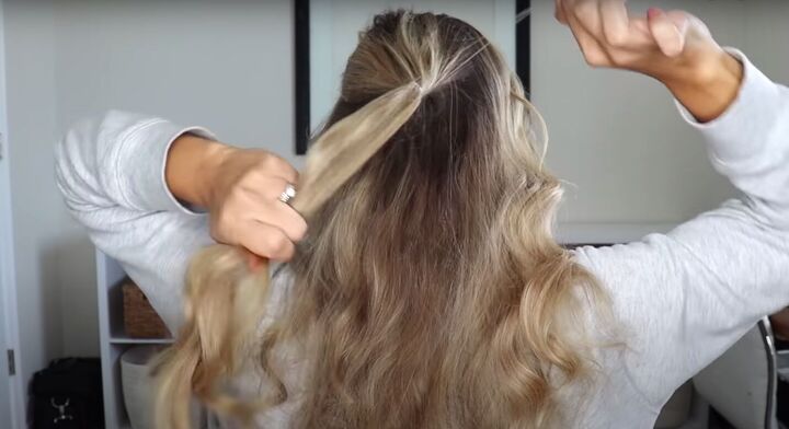 4 Quick, Easy & Cute 1-Minute Hairstyles For When You're in a Rush | Upstyle 4 Quick, Easy & Cute 1-Minute Hairstyles For When You're in a Rush | Upstyle