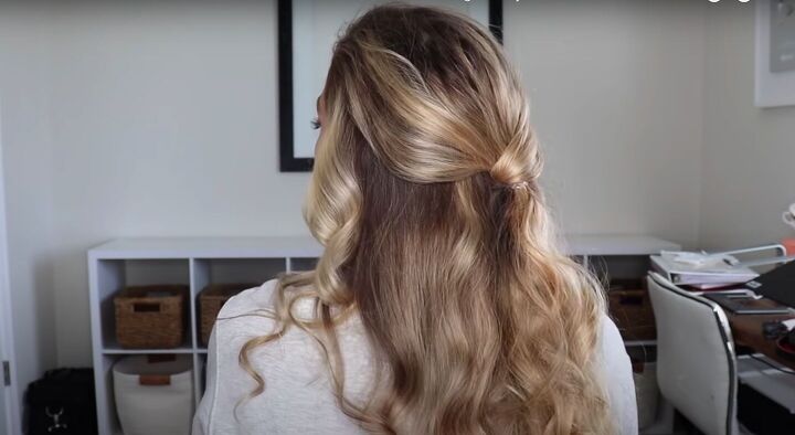 4 Quick, Easy & Cute 1-Minute Hairstyles For When You're in a Rush | Upstyle 4 Quick, Easy & Cute 1-Minute Hairstyles For When You're in a Rush | Upstyle