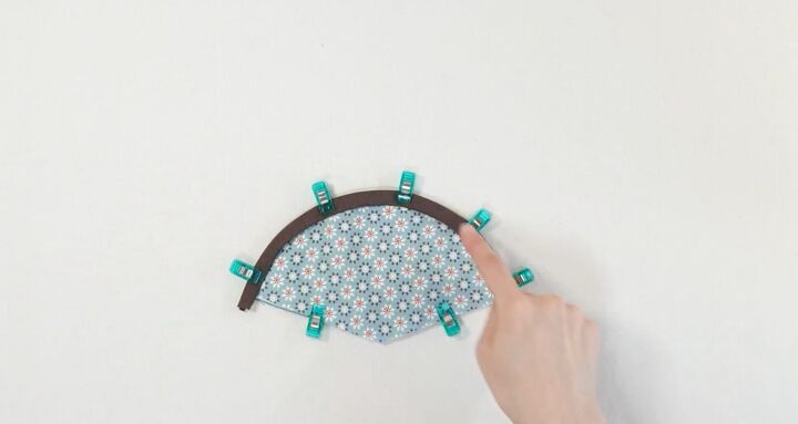 how to make a cute pizza or pie shaped diy coin purse, Folding the bias tape over the edge