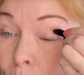 6 quick easy effective makeup tips for tired eyes, Applying a light shimmery eyeshadow