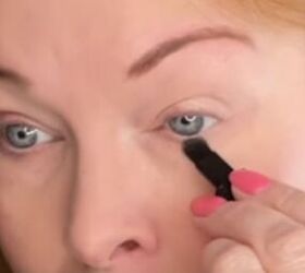 6 quick easy effective makeup tips for tired eyes, Applying the eyeshadow to the lower lash line