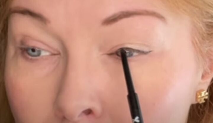 6 quick easy effective makeup tips for tired eyes, Lining the upper waterline