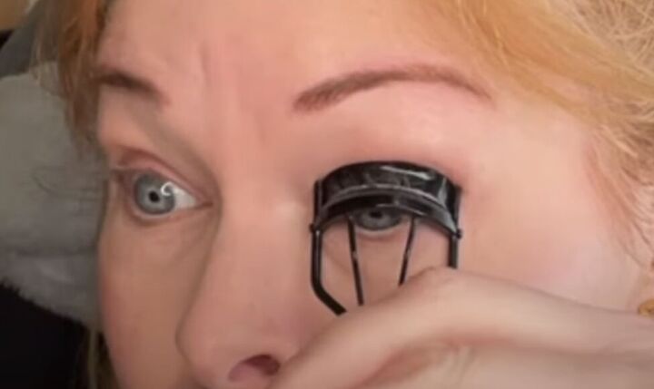 6 quick easy effective makeup tips for tired eyes, Curling eyelashes with an eyelash curler