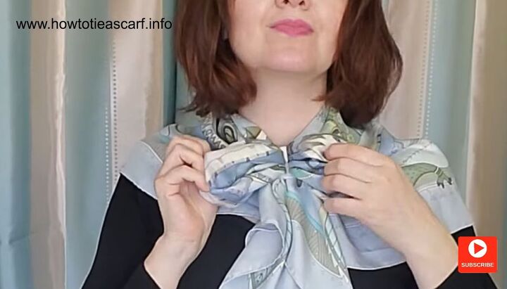 3 cute easy ways you can style a silk scarf with a scarf buckle, Tying a bow with a scarf buckle
