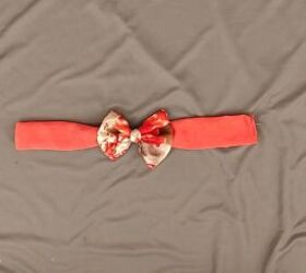 3 easy ways to make cute diy fabric headbands out of fabric scraps, Wrapping fabric around the center of the bow