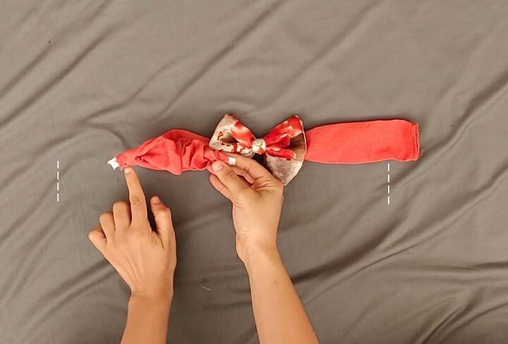 3 easy ways to make cute diy fabric headbands out of fabric scraps, Connecting the ends of the elastic and headband