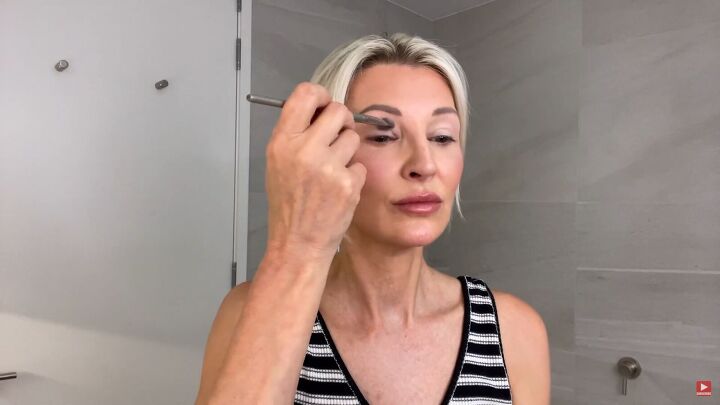 do you have droopy or hooded eyes try this eye lift makeup trick, Applying eyeshadow for the instant eye lift makeup