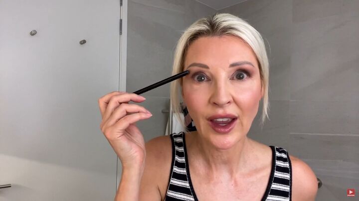 do you have droopy or hooded eyes try this eye lift makeup trick, How to lift hooded eyes with makeup