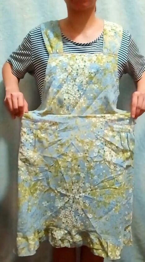 how to make a cute diy crop top and skirt out of an old apron, Pinning the new length of the skirt