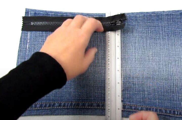 how to make a crossbody bag out of jeans without sewing, Placing the zipper on the jeans