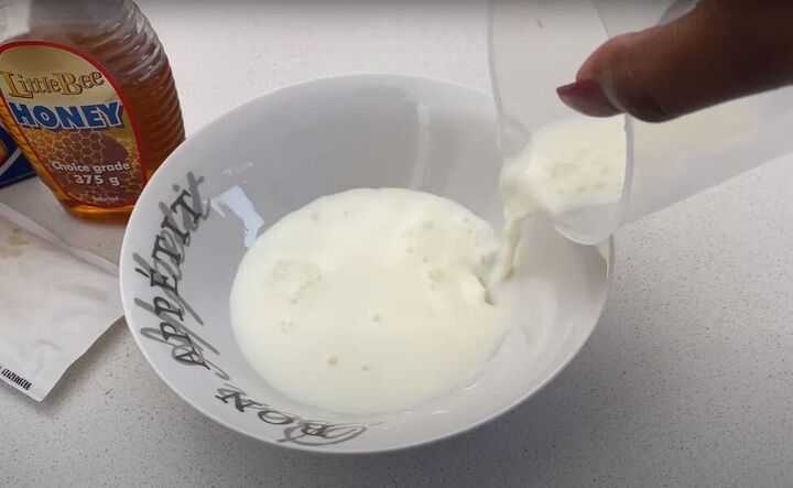 how to make a diy peel off gelatin blackhead mask super easy recipe, Measuring out cup of milk